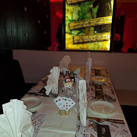 Hotel Mandakini Lush Kanpur Exterior photo