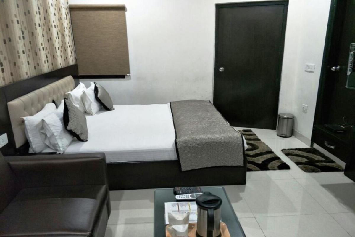 Hotel Mandakini Lush Kanpur Exterior photo