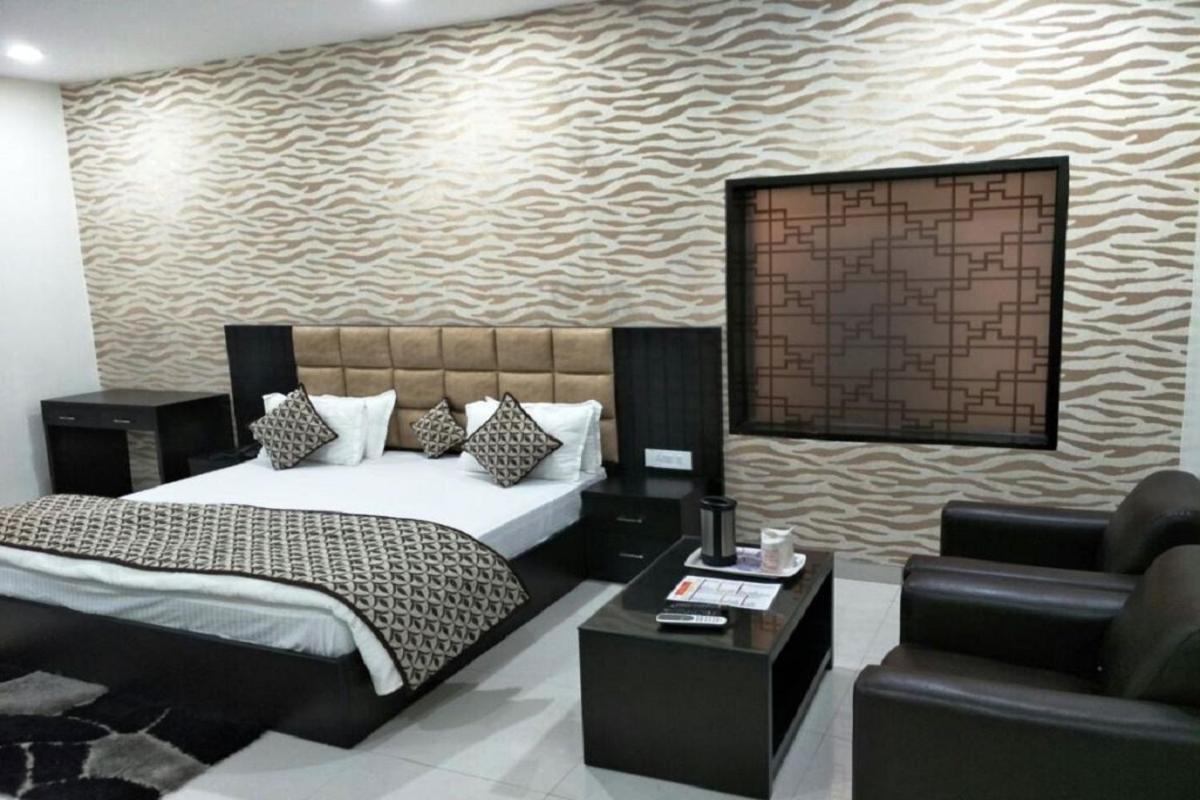 Hotel Mandakini Lush Kanpur Exterior photo