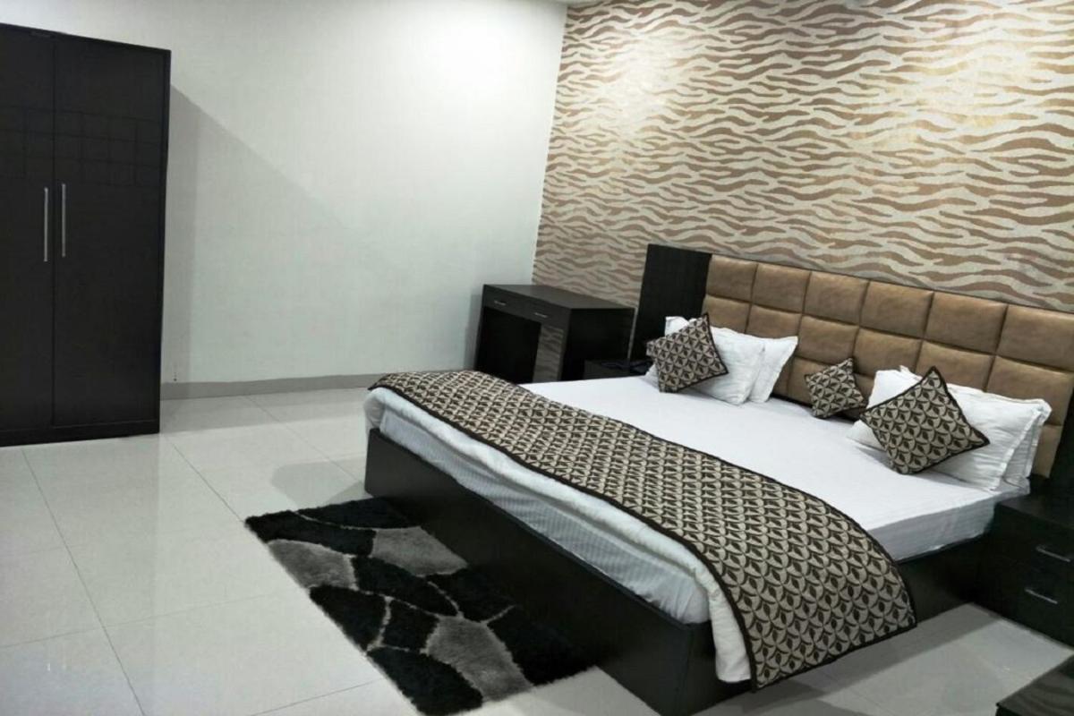 Hotel Mandakini Lush Kanpur Exterior photo