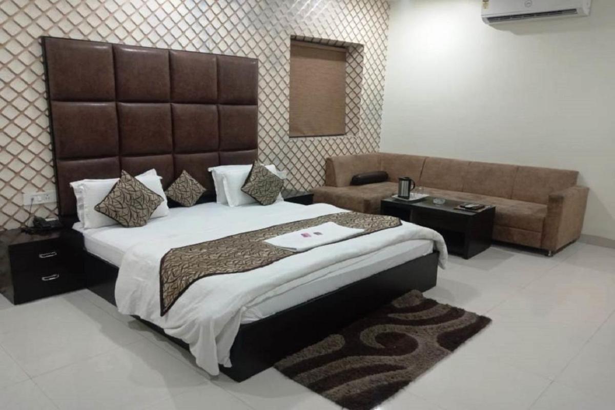 Hotel Mandakini Lush Kanpur Exterior photo
