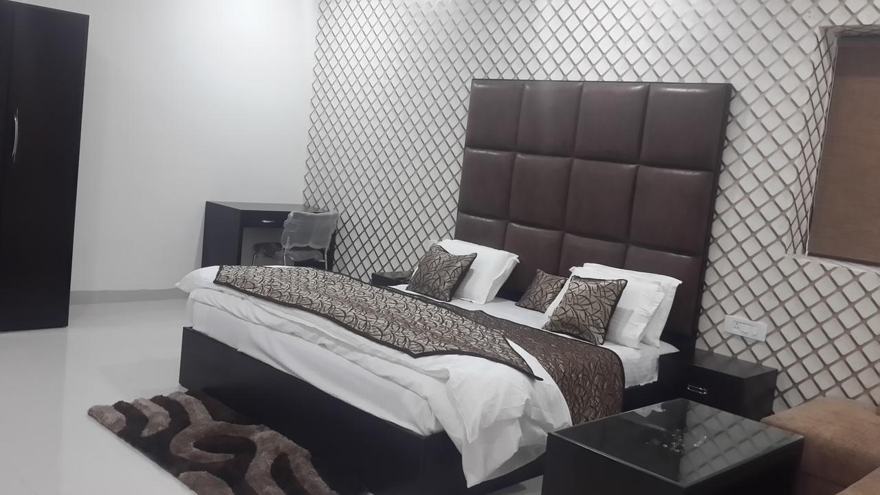 Hotel Mandakini Lush Kanpur Exterior photo