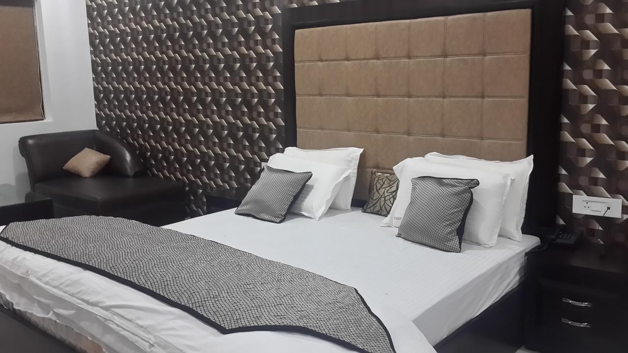 Hotel Mandakini Lush Kanpur Exterior photo
