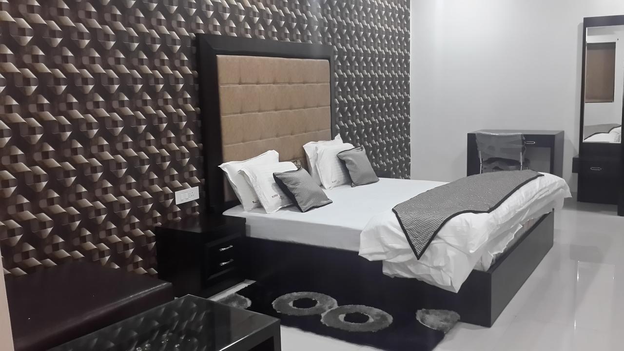 Hotel Mandakini Lush Kanpur Exterior photo