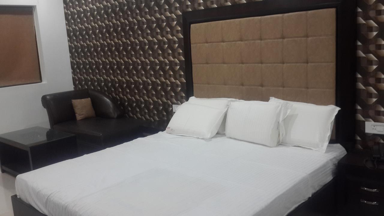 Hotel Mandakini Lush Kanpur Exterior photo