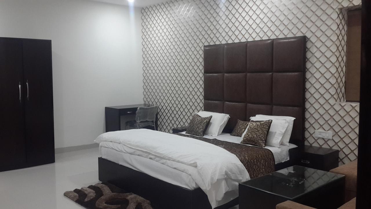 Hotel Mandakini Lush Kanpur Exterior photo
