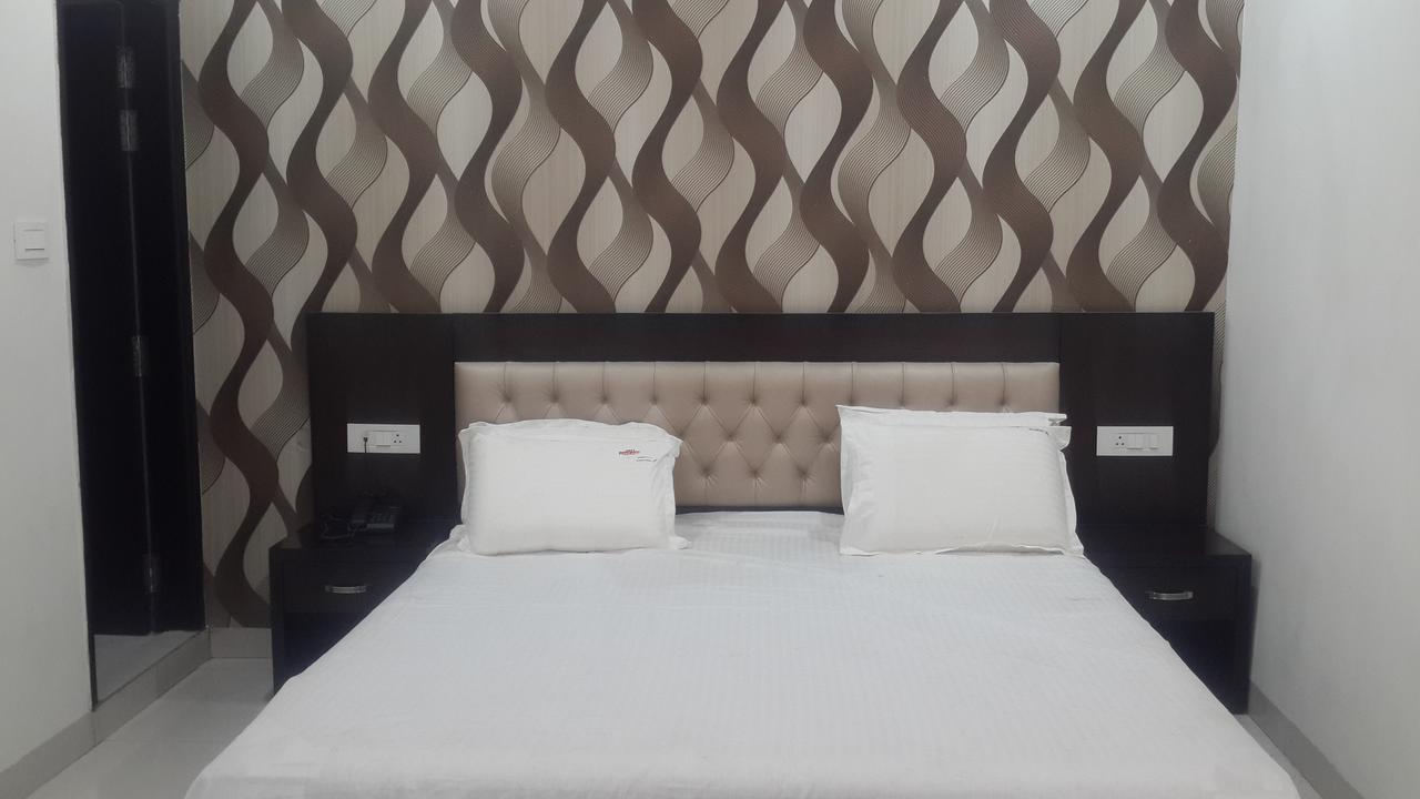 Hotel Mandakini Lush Kanpur Exterior photo