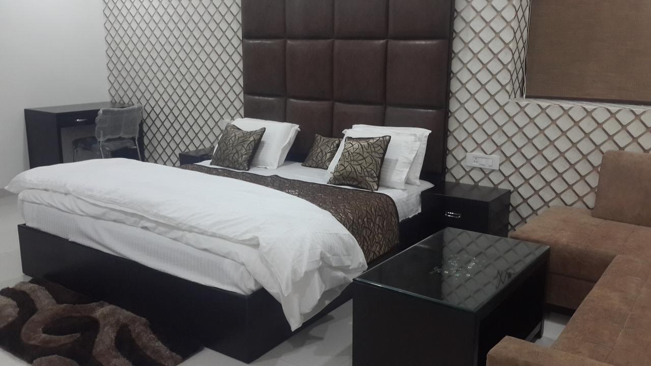 Hotel Mandakini Lush Kanpur Exterior photo