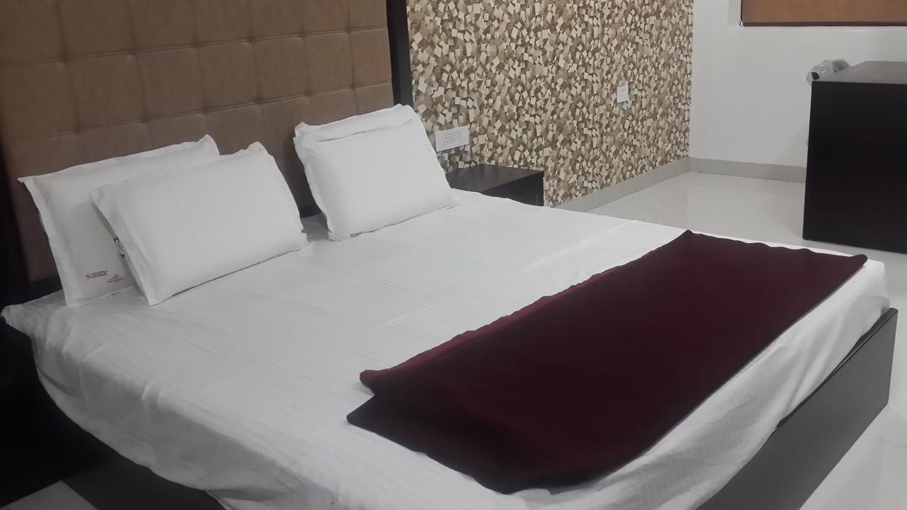 Hotel Mandakini Lush Kanpur Exterior photo