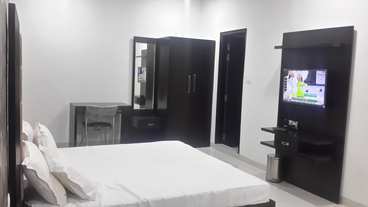 Hotel Mandakini Lush Kanpur Exterior photo