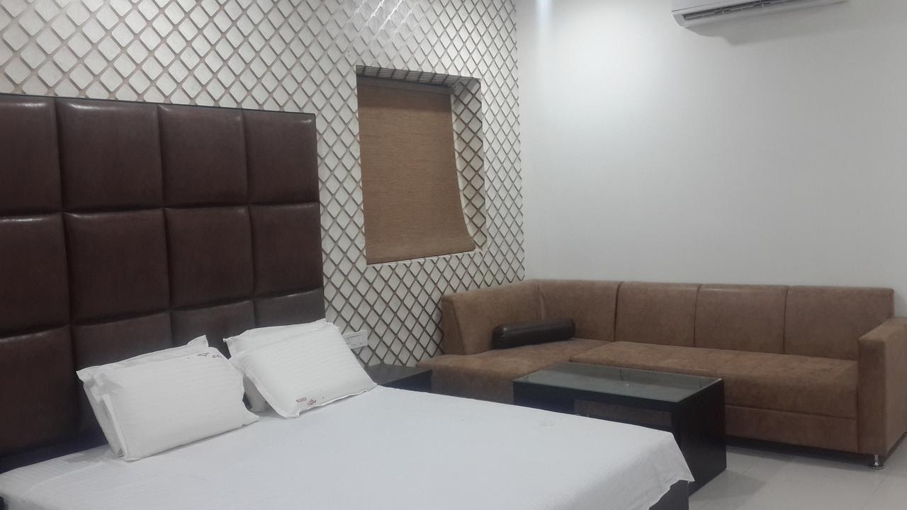 Hotel Mandakini Lush Kanpur Exterior photo